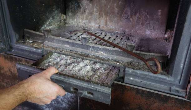 Nettoyage intérieur d'un insert de cheminée en Ardèche